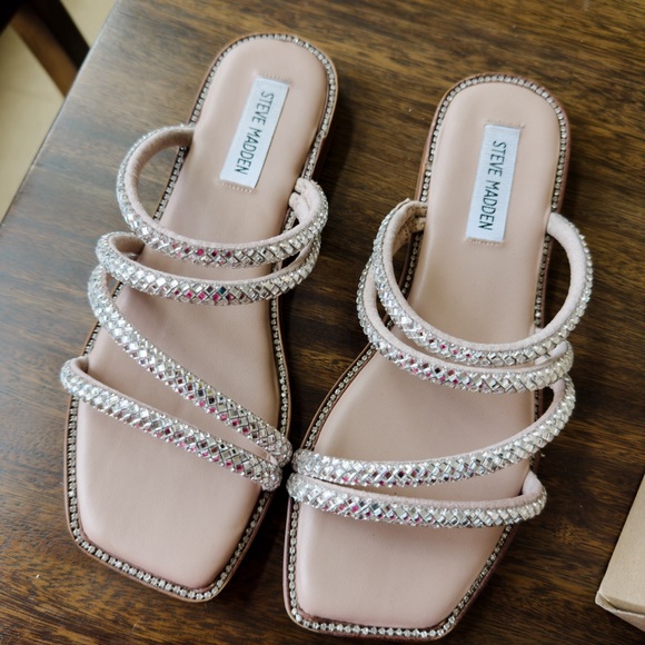 STEVE MADDEN Women’s rhinestone sandals size: 7.0 - Picture 2 of 2